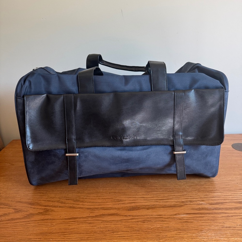 Calvin Klein Navy Blue Nylon Duffle Bag Weekender Travel Carry On‎ Luggage